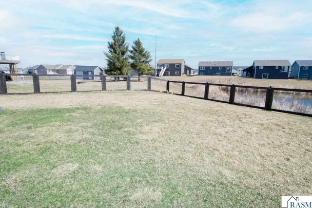 2206 Rolling Green Lane, North Mankato, MN 56003