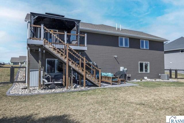 2206 Rolling Green Lane, North Mankato, MN 56003