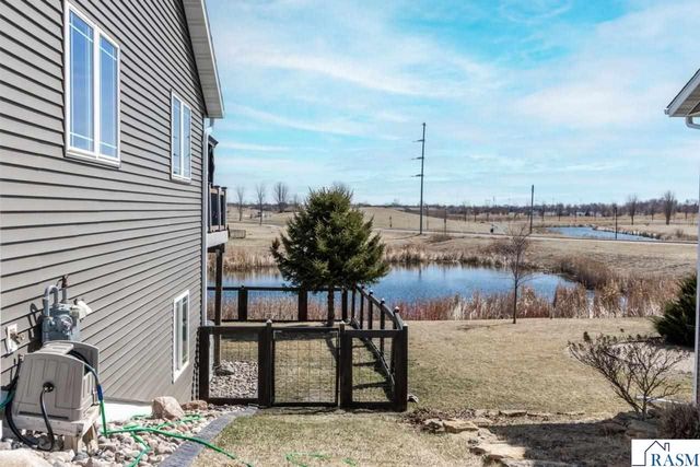 2206 Rolling Green Lane, North Mankato, MN 56003