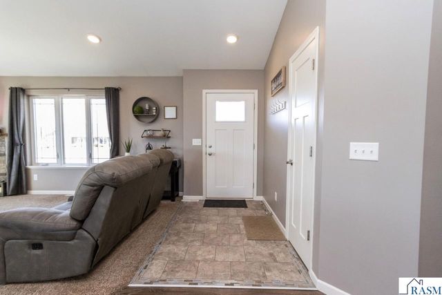 2206 Rolling Green Lane, North Mankato, MN 56003