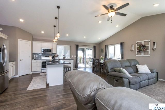 2206 Rolling Green Lane, North Mankato, MN 56003