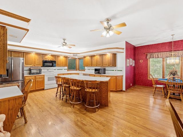 1250 Columbine Cir, Salina, KS 67401