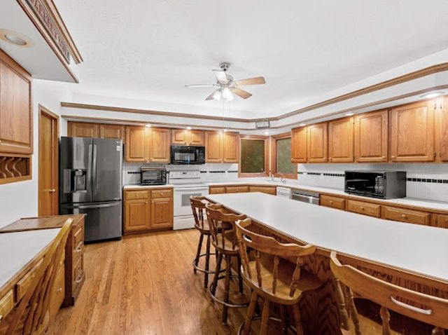 1250 Columbine Cir, Salina, KS 67401