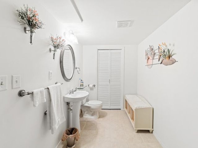 1250 Columbine Cir, Salina, KS 67401