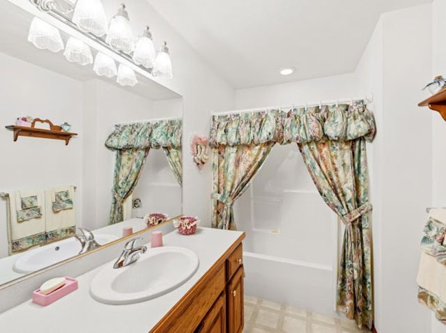 1250 Columbine Cir, Salina, KS 67401