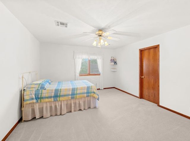 1250 Columbine Cir, Salina, KS 67401