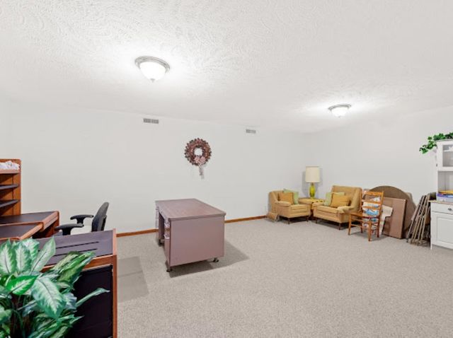 1250 Columbine Cir, Salina, KS 67401