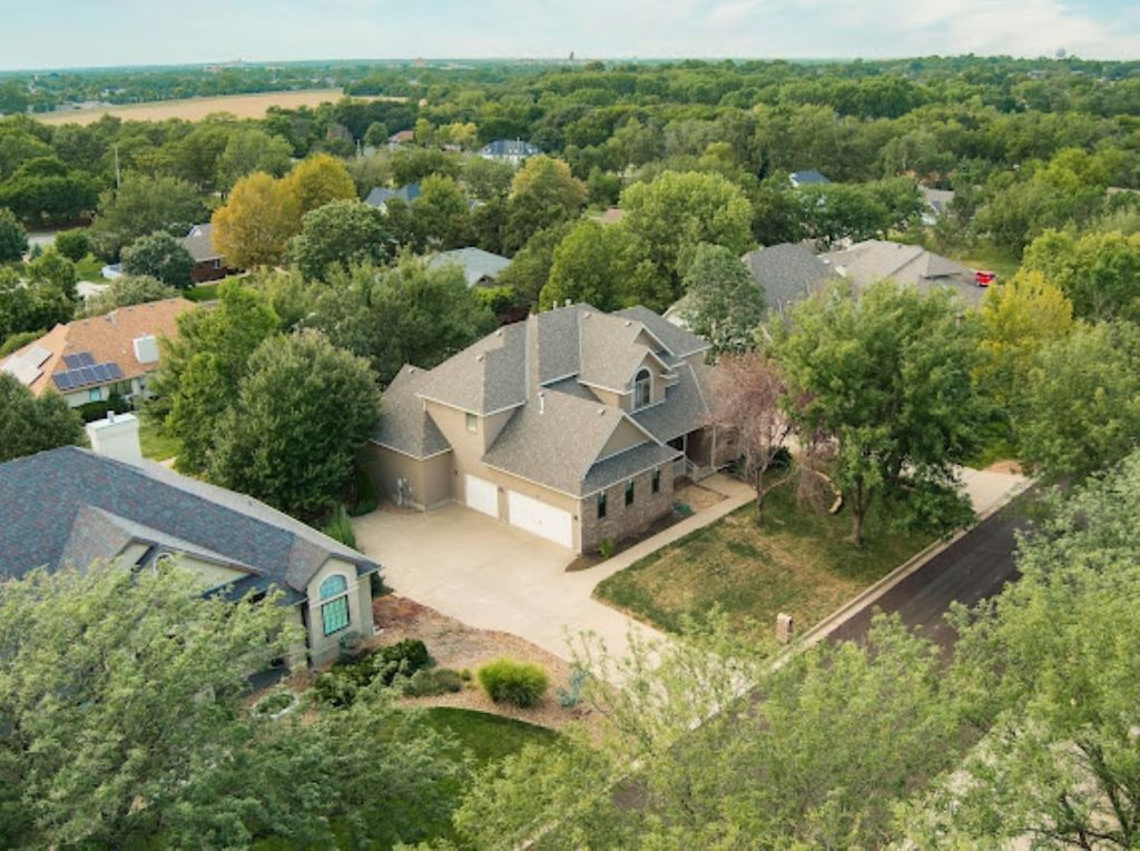 1250 Columbine Cir, Salina, KS 67401