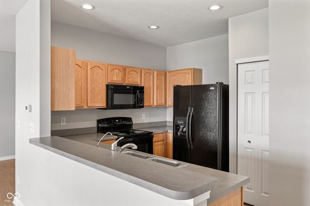 12175 Bubbling Brook Drive UNIT 1100, Fishers, IN 46038
