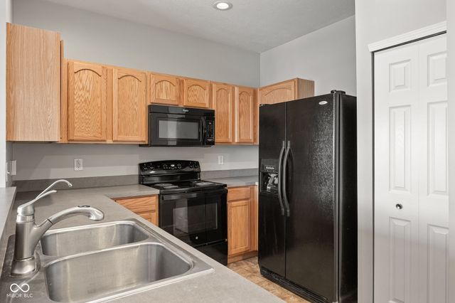 12175 Bubbling Brook Drive UNIT 1100, Fishers, IN 46038