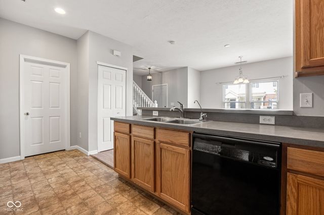 12175 Bubbling Brook Drive UNIT 1100, Fishers, IN 46038
