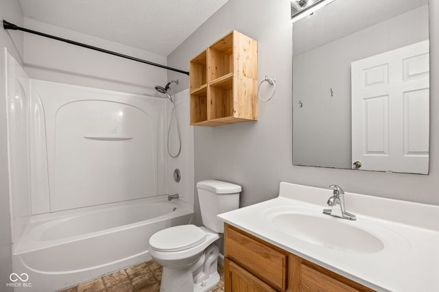 12175 Bubbling Brook Drive UNIT 1100, Fishers, IN 46038