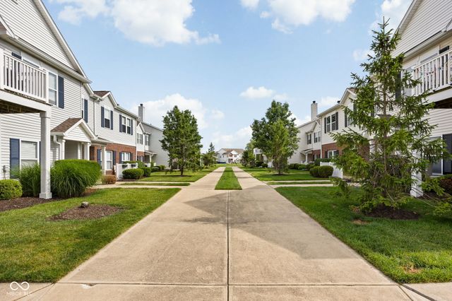 12175 Bubbling Brook Drive UNIT 1100, Fishers, IN 46038