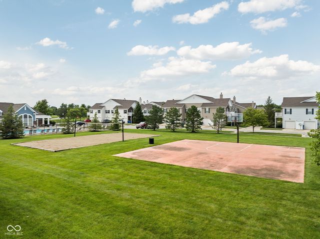 12175 Bubbling Brook Drive UNIT 1100, Fishers, IN 46038