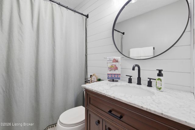 1003 Whispering Oak Dr, Bardstown, KY 40004