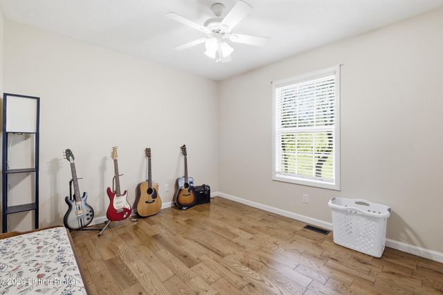 1003 Whispering Oak Dr, Bardstown, KY 40004