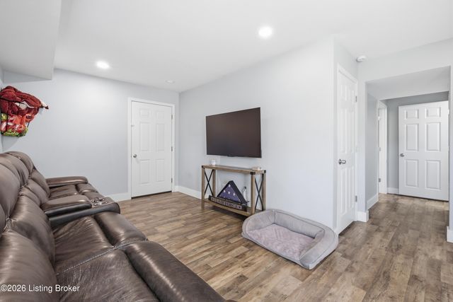 1003 Whispering Oak Dr, Bardstown, KY 40004