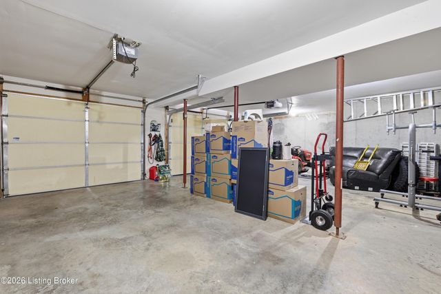 1003 Whispering Oak Dr, Bardstown, KY 40004