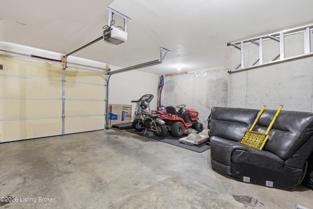1003 Whispering Oak Dr, Bardstown, KY 40004