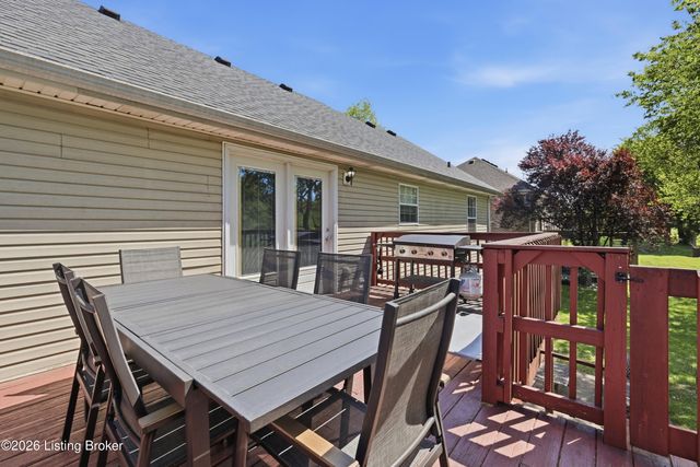 1003 Whispering Oak Dr, Bardstown, KY 40004