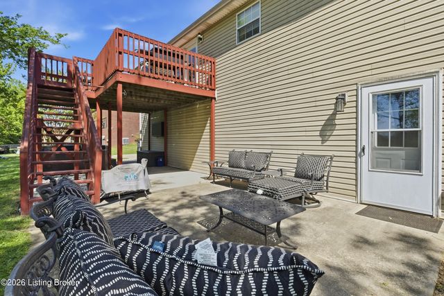 1003 Whispering Oak Dr, Bardstown, KY 40004