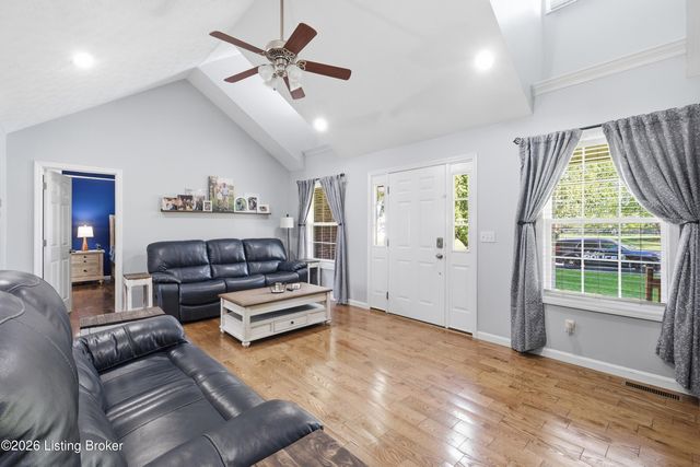 1003 Whispering Oak Dr, Bardstown, KY 40004