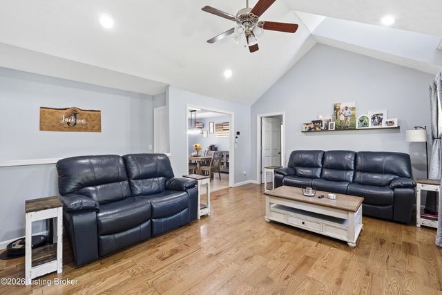 1003 Whispering Oak Dr, Bardstown, KY 40004