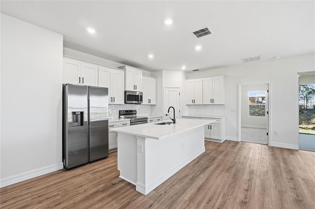 1211 STRATTON AVENUE, Groveland, FL 34736