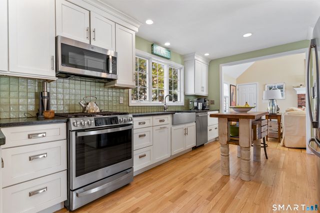 30 Pepperwood Lane, Branford, CT 06405