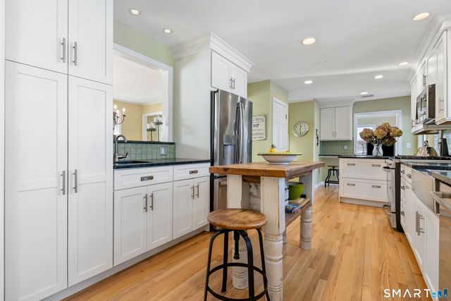 30 Pepperwood Lane, Branford, CT 06405