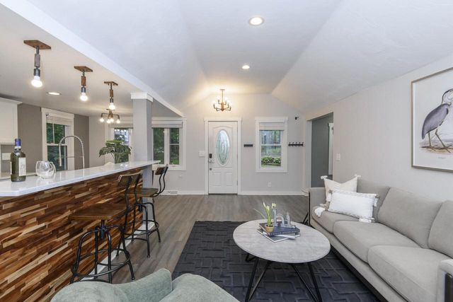 W344S10664 Island View LANE, Mukwonago, WI 53149