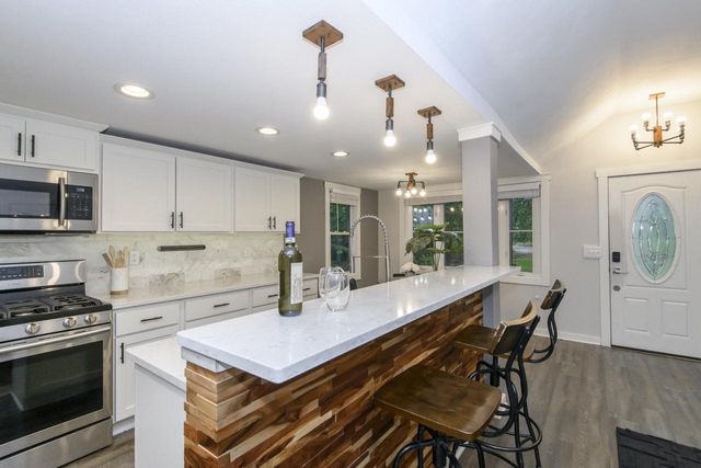 W344S10664 Island View LANE, Mukwonago, WI 53149