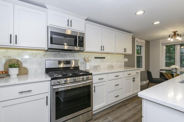 W344S10664 Island View LANE, Mukwonago, WI 53149