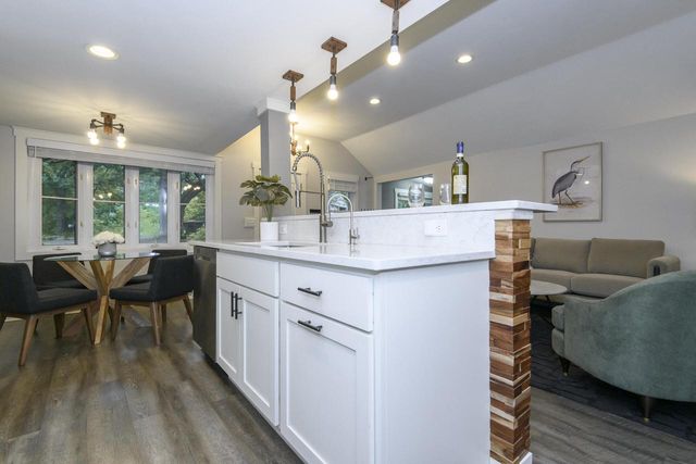 W344S10664 Island View LANE, Mukwonago, WI 53149