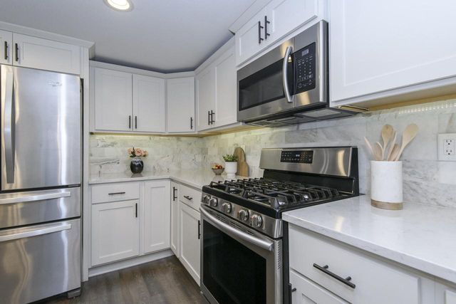 W344S10664 Island View LANE, Mukwonago, WI 53149