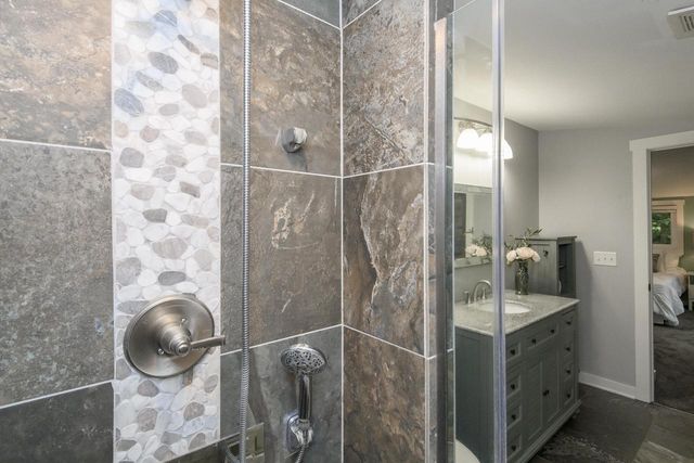 W344S10664 Island View LANE, Mukwonago, WI 53149