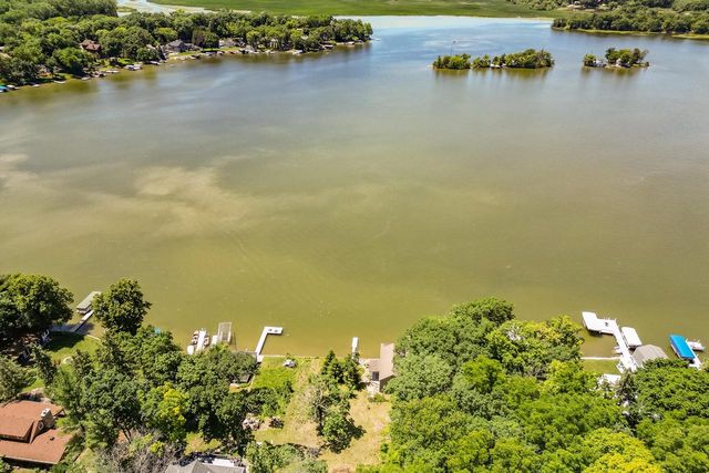W344S10664 Island View LANE, Mukwonago, WI 53149