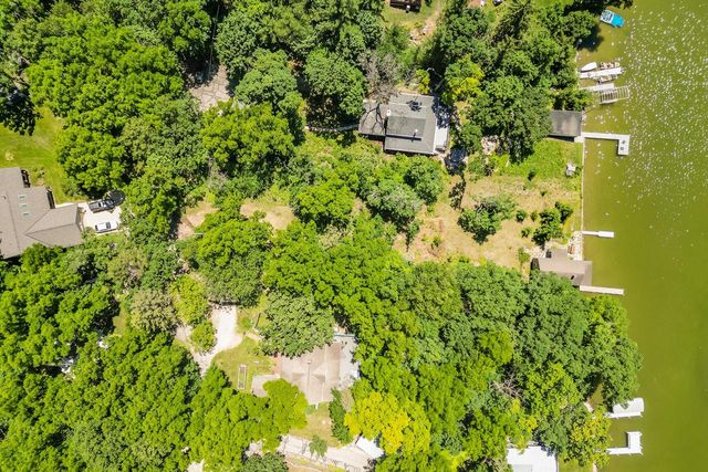 W344S10664 Island View LANE, Mukwonago, WI 53149