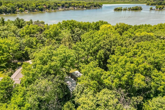 W344S10664 Island View LANE, Mukwonago, WI 53149