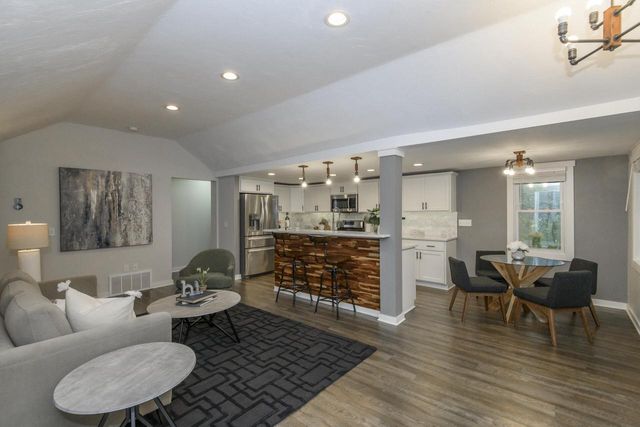 W344S10664 Island View LANE, Mukwonago, WI 53149