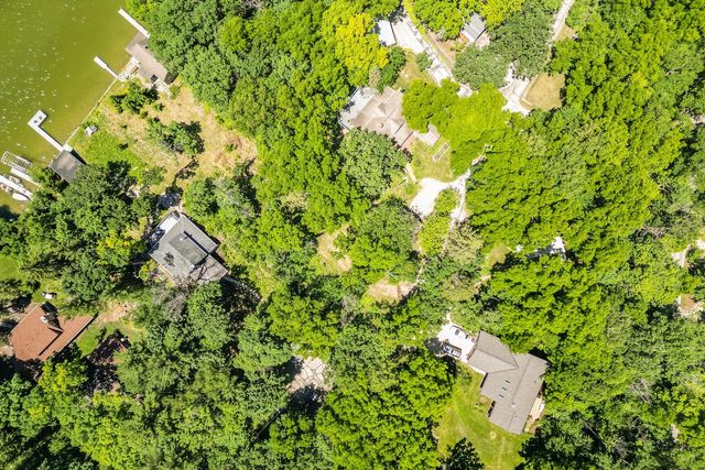 W344S10664 Island View LANE, Mukwonago, WI 53149