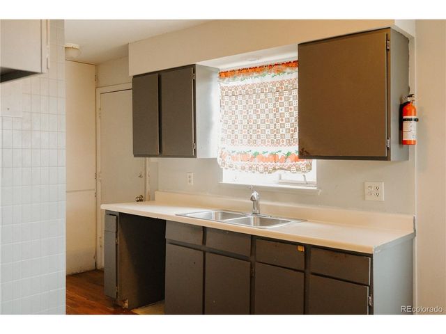 5 Stuart St, Denver, CO 80219