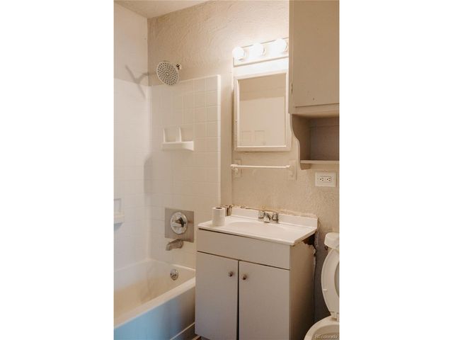 5 Stuart St, Denver, CO 80219