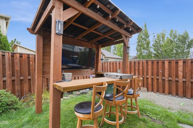 540 NW 28th Street, Redmond, OR 97756