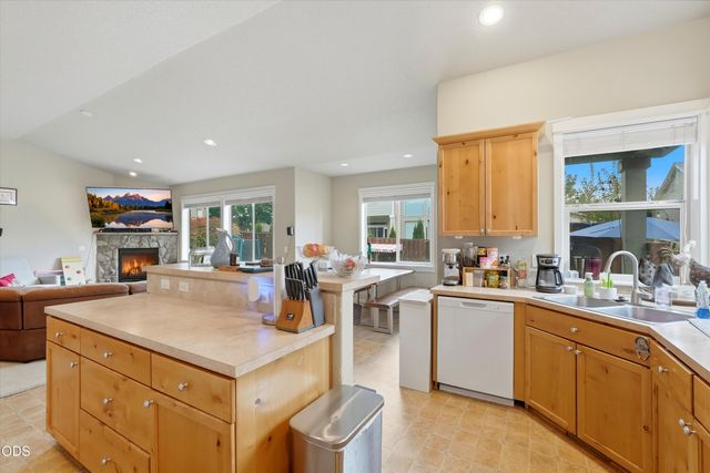 540 NW 28th Street, Redmond, OR 97756