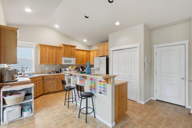 540 NW 28th Street, Redmond, OR 97756