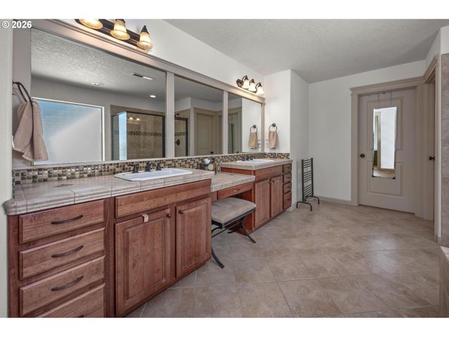 17893 Sw BARCELONA Ln, Beaverton, OR 97007