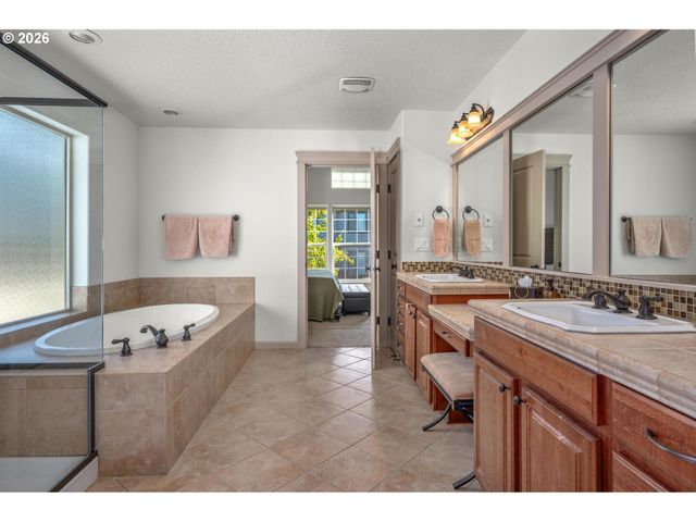 17893 Sw BARCELONA Ln, Beaverton, OR 97007