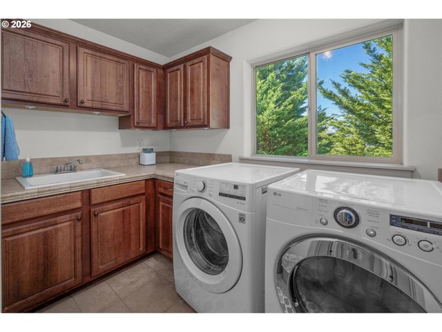 17893 Sw BARCELONA Ln, Beaverton, OR 97007