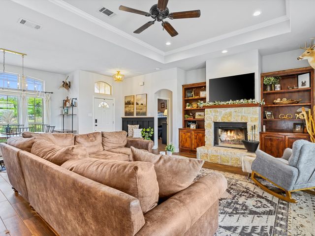 101 Eagles Crest Lane, Weatherford, TX 76087